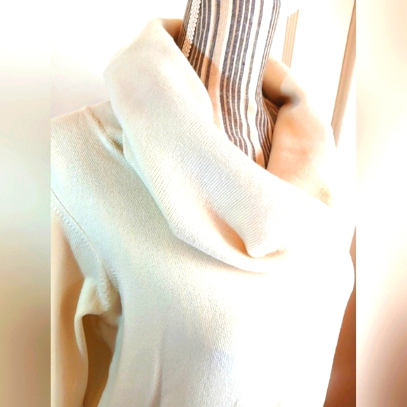 French Connection cowl neck, tunic length cream colored soft sweater - l - Picture 4 of 10